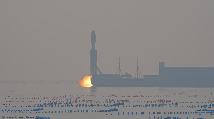捷龙三号海上“一箭十星”圆满成功，新年首发彰显中国航天实力