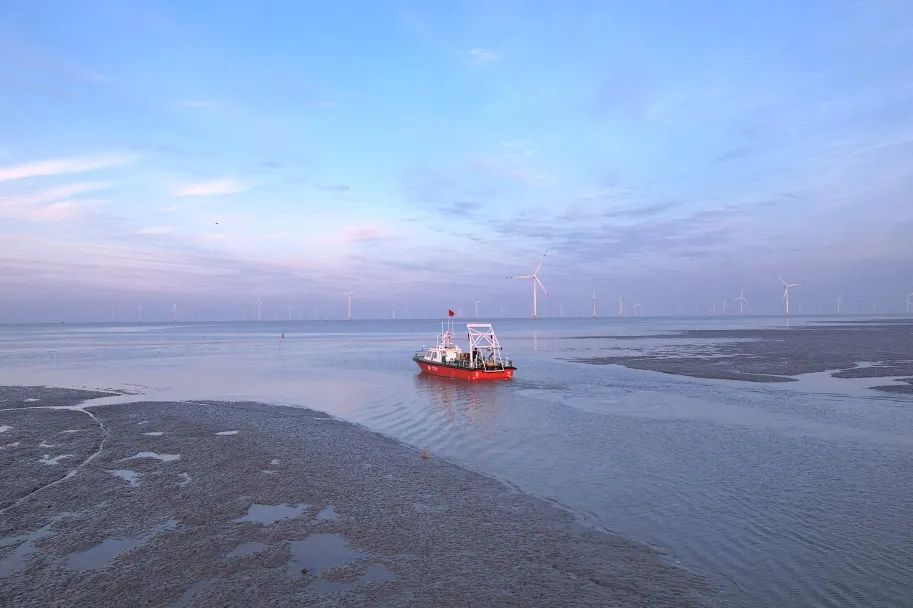 “无人船”驶向“深远海”  —— 海上风电行业首个海缆综合探测平台成功首航